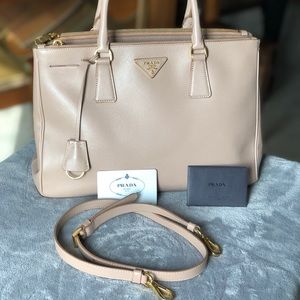 Prada double zip cammeo.